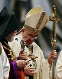 ローマ法王:「アルメニア人虐殺」と発言 トルコは抗議