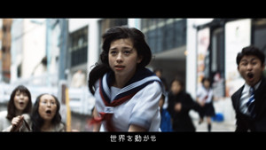 モデル・中条あやみがセーラー服で街中を駆けまわる - ポカリスエット新CM