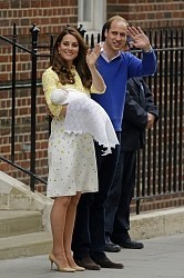 英国:キャサリン妃と王女が退院…出産から9時間半