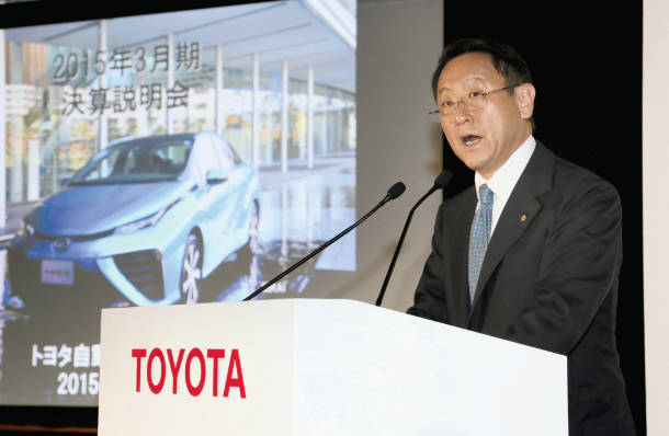 トヨタの純利益２兆円超 ３月期、日本企業で初めて