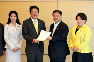 教員の「国家免許制」、医師免許制度を想定 自民提言