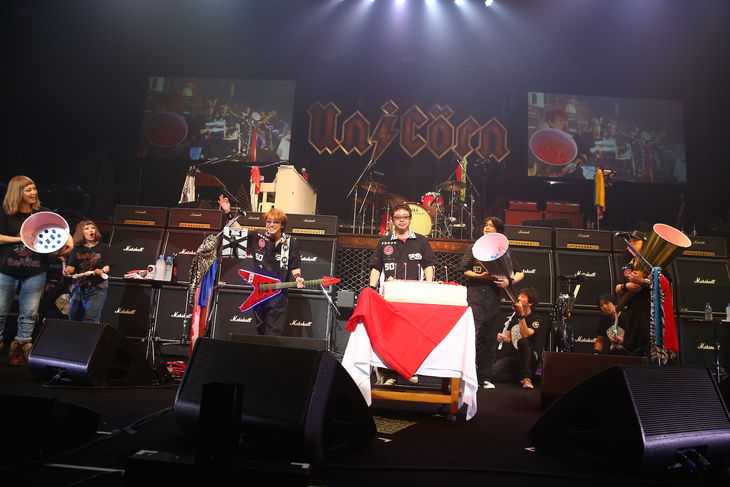 後輩PUFFYもお祝い！奥田民生、故郷に捧げた50歳初ライブ