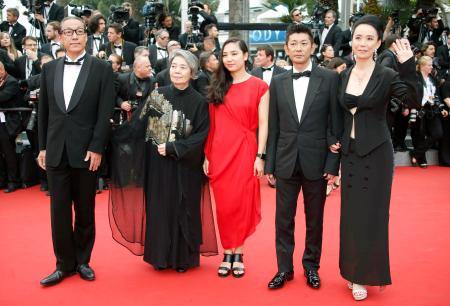 河瀬監督「感無量です」 カンヌに樹木希林らと参加