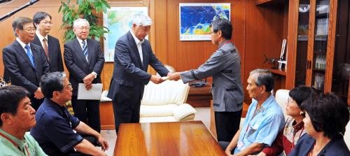 中谷防衛相、名護市長と再会談の意向示す