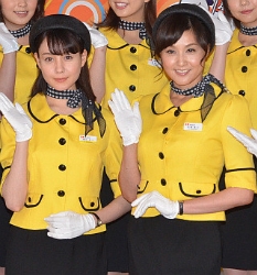 藤原紀香、バスガイド姿に笑顔!セリフ間違え「観光名所を通過」