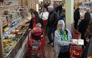 米個人消費支出：４月は変わらず－所得の増加分が貯蓄に回る