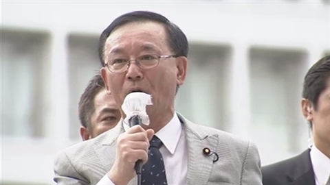 安保法案理解求め街頭＝谷垣自民幹事長—反対派「帰れ」と怒号も