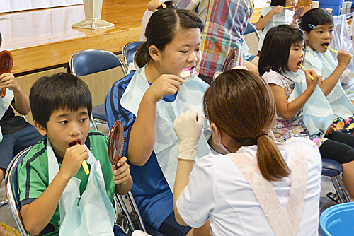 口内衛生の大切さ学ぶ