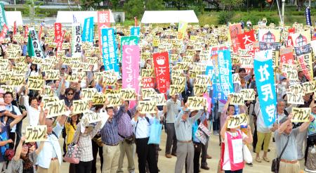 安保法制反対集会：大阪で開催 ４０００人が参加