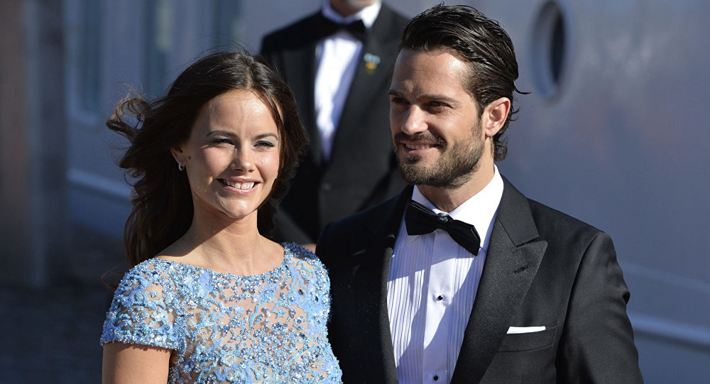 スウェーデン王子、元モデルと挙式=数十万人がパレード祝福