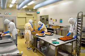 プレミアムな味？ ロイヤル機内食工場、那覇で稼働へ