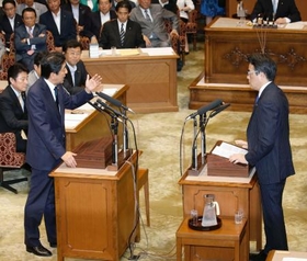 安保関連法案の合憲性で対立 今国会２回目の党首討論