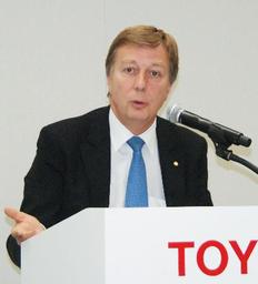 トヨタ初の外国人副社長が就任、「真のグローバル企業」に舵取り