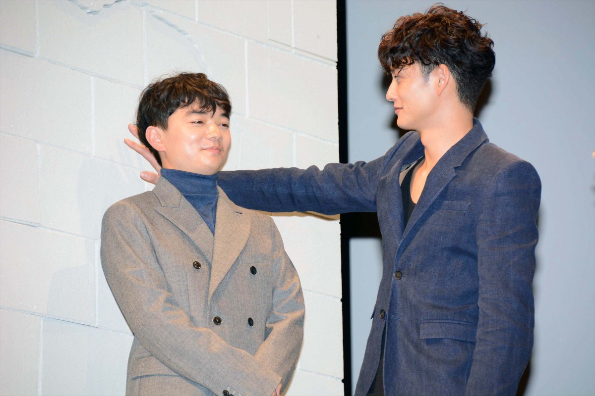 これが岡田将生の「壁ドカン」だ／連続写真