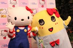 ふなっしー、ハローキティと共演 初ツーショットに「感激! 梨汁ブシャー!」