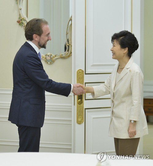 「慰安婦問題の解決が重要」と朴大統領 国連弁務官は「何千回もレイプされ、命落とした」