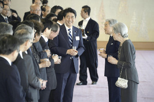 両陛下、パラオ訪問の尽力者を招き茶会 2015年06月29日 22時43分
