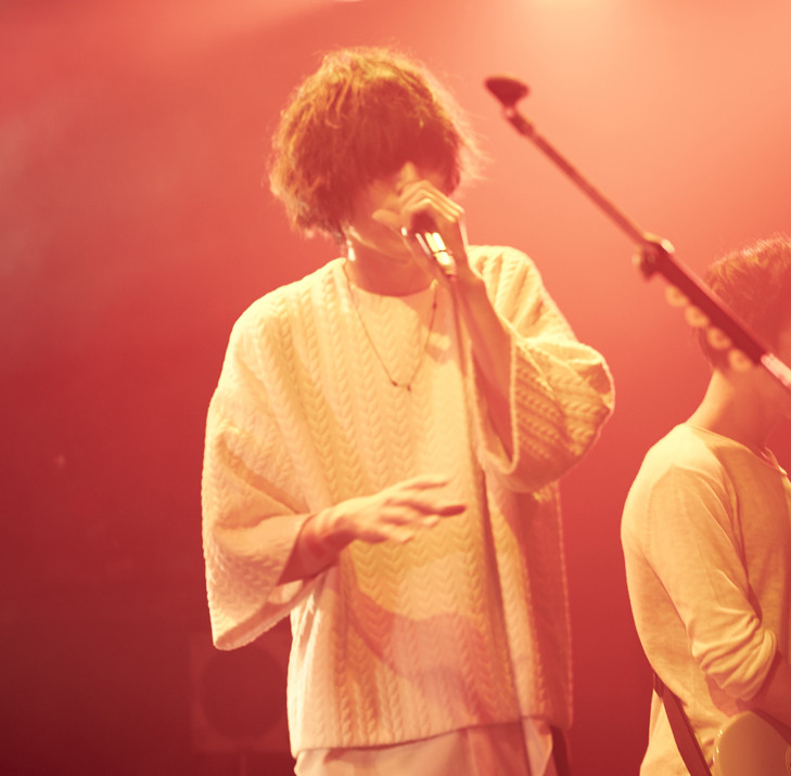 ステッカー＆ライブ写真、米津玄師ニューシングルは豪華パッケージ