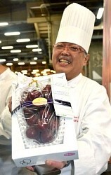 高級ブドウ：「ルビーロマン」１房１００万円 金沢