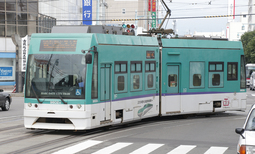 北海道新幹線、Ｈ５系カラー快走 ９市でラッピングバス・市電