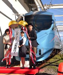 大島優子、主演映画で珍会見 線路上や電車内でドタバタ劇