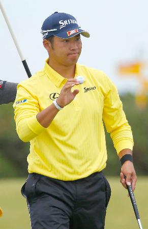 ゴルフ全英、松山は18位に後退