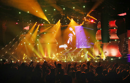 函館アリーナ、ＧＬＡＹと祝福 こけら落としライブ