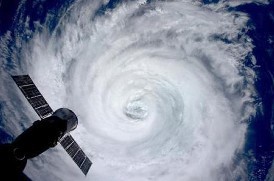 油井亀美也宇宙飛行士：「台風、悪魔のよう」 ツイッターに画像