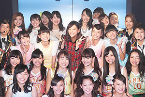 「原宿駅前ステージ」に西内まりやがやってきた！