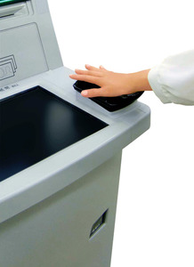 被災時の生活再建融資、手のひらだけで 大垣共立銀行