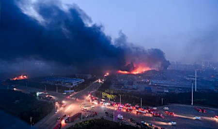 天津爆発:死者158人に 「デマ流布」当局197人摘発
