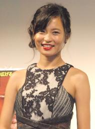 小島瑠璃子、黒のドレスで「ミステリアスな女性に」