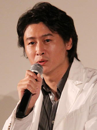 作家の冲方丁さん、処分保留で釈放