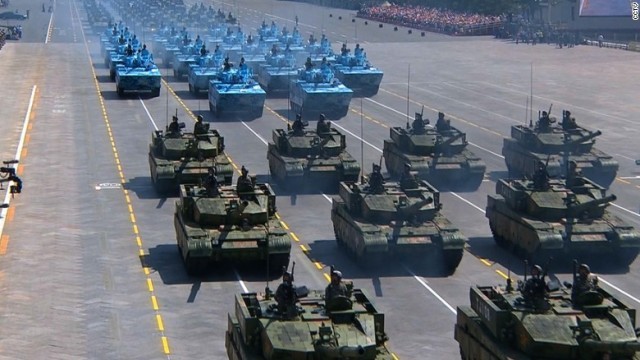 中国、戦勝70年の軍事パレード 軍事力と習主席の威厳誇示