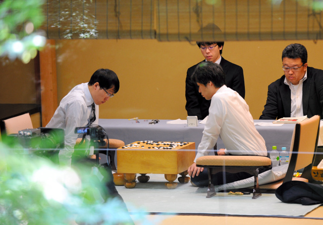 大盤解説会はじまる 囲碁名人戦第１局２日目