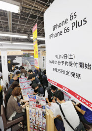 ドコモ「最安」で巻き返し 新ｉＰｈｏｎｅ、顧客争奪