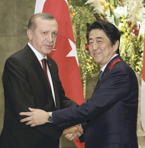 日トルコ首脳会談、難民対策巡る連携で一致