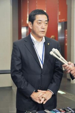 林経産相、地元訪問の日程示さず - 愛媛県知事と会談