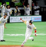 連夜の内川!勝ち越し二塁打、ソフトバンクが日本シリーズへ王手