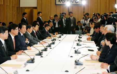 安倍総理、復興の加速化指示 改造後初の推進会議