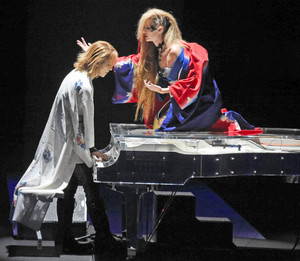 ＹＯＳＨＩＫＩ デザイナーデビュー 着物ファッションショー開催