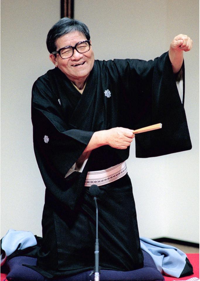 橘家円蔵さん死去:眼鏡で高座、CMで人気 15年前から心臓に持病
