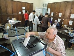 エジプト議会選:低投票率の懸念 投票開始、政権支持派躍進か