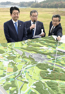首相、大熊・楢葉を視察…帰還住民と意見交換も