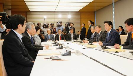 自家用車「相乗り」可能に＝安倍首相が規制緩和指示－特区諮問会議