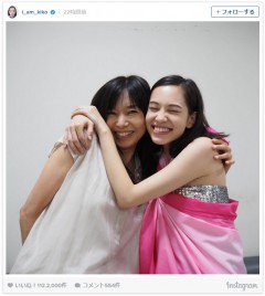 水原希子、山口智子をギューッ！仲良しツーショットが話題に