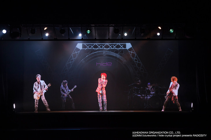 hideのホログラフィックライブ本公演開幕、バンド従え「子 ギャル」“初演奏”