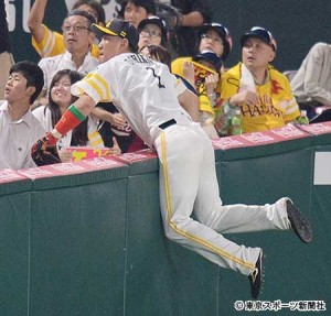 ソフトバンク内川、肋骨を骨折…全治3週間 2015年10月24日 19時45分