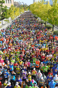 山中さんもジミーさんも 大阪マラソンに健脚３万２千人