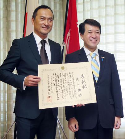 渡辺謙「面はゆい」新潟県民栄誉賞受賞 南果歩同席